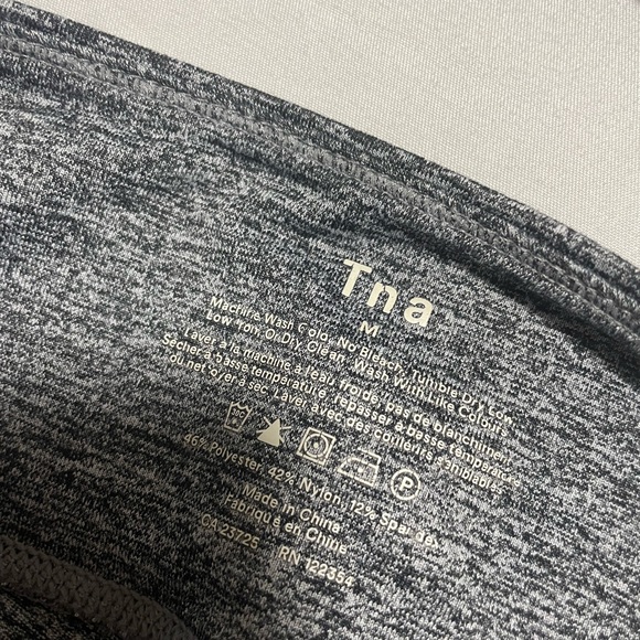 TNA atmosphere leggings, size medium, hi-rise. Good condition. - Picture 4 of 4